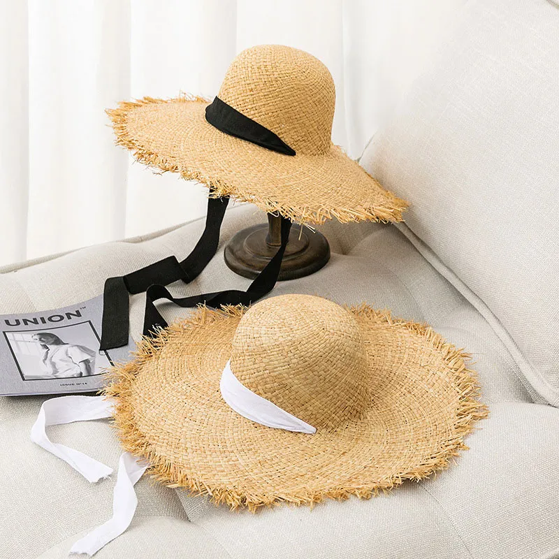 Какви са характеристиките на Floppy Straw Hat?